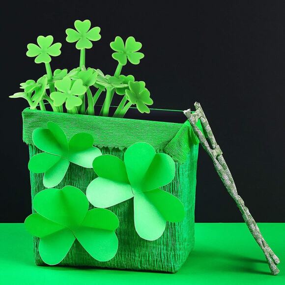 16 Pcs St. Patrick's Day Ballpoint Pens – 0.5mm Black Gel Ink – Shamrock & Green - Picture 6 of 7